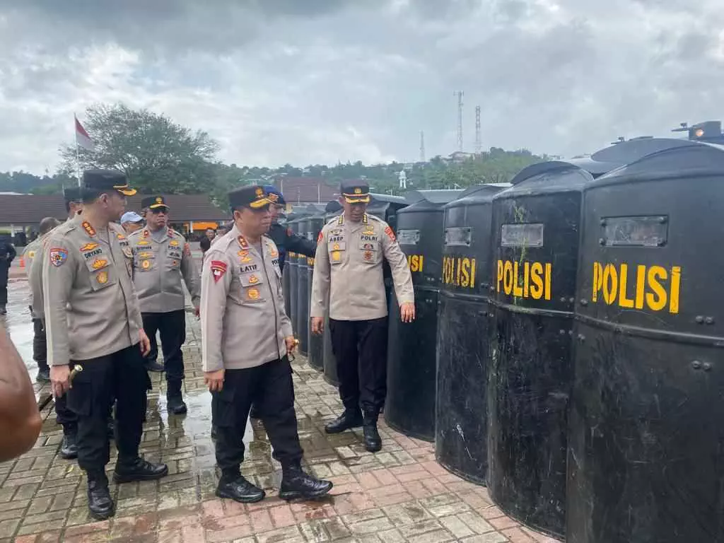 Kapolda Maluku Pantau Latihan Sispamkota Jelang Pemilu Media