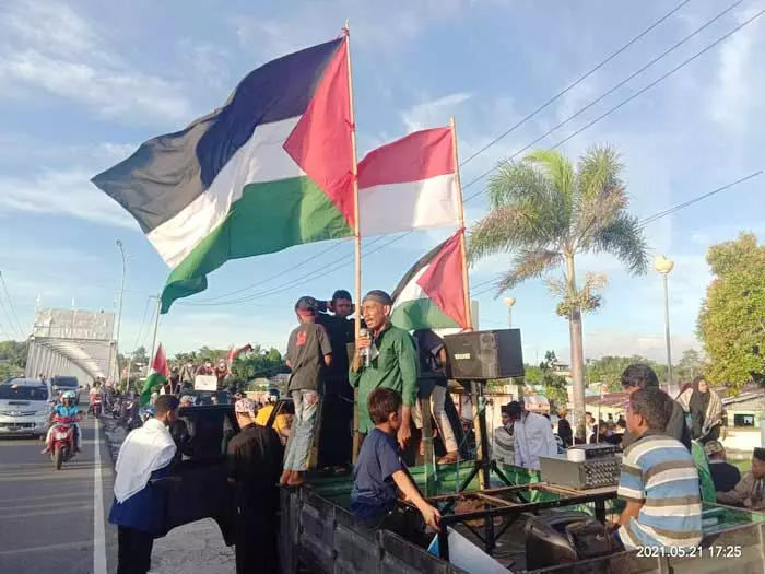 Sejumlah organisasi islam di kota tual dan kabupaten maluku tenggara, jumat ( 21/05/2021 ), melaksanakan aksi solidaritas untuk penggalangan dana bagi palestina yang dinamakan “ aksi kei untuk palestina “.