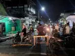 Aksi blokade jalan pattimura kota tual oleh sejumlah pemuda minggu sore