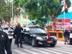 Presiden RI, Joko Widodo ketika menyambangi Kantor Pos Tual