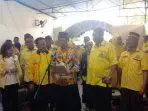 Ketua DPD Golkar Kota Tual membacakan dukungan dan siap memenangkan Ketum Golkar sebagai Capres RI 2024