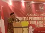 Plh Ketua KPU Provinsi Maluku, Hanafi Renwarin yang hadir dan memberikan sambutan